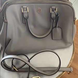 Tory Burch Robinson in pebbled grey Grey bag